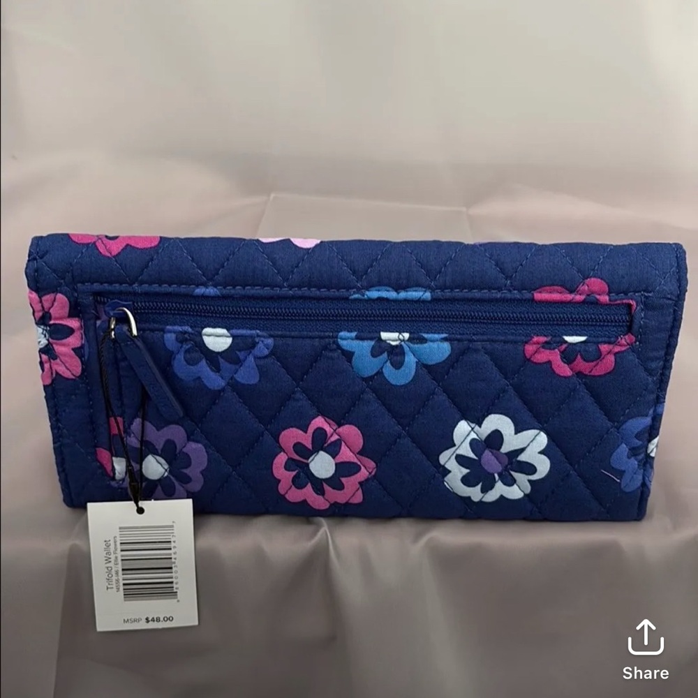 Trifold wallet, Ellie flowers 12 credit card holders one clear, drivers license